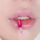 Applying Beauty of Majesty BOM Lip Flash Tint 02 Peach Flare 3g